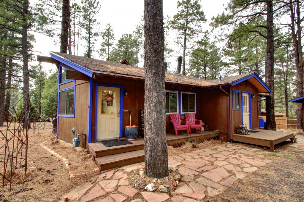 Sunny Pines Flagstaff Cabin