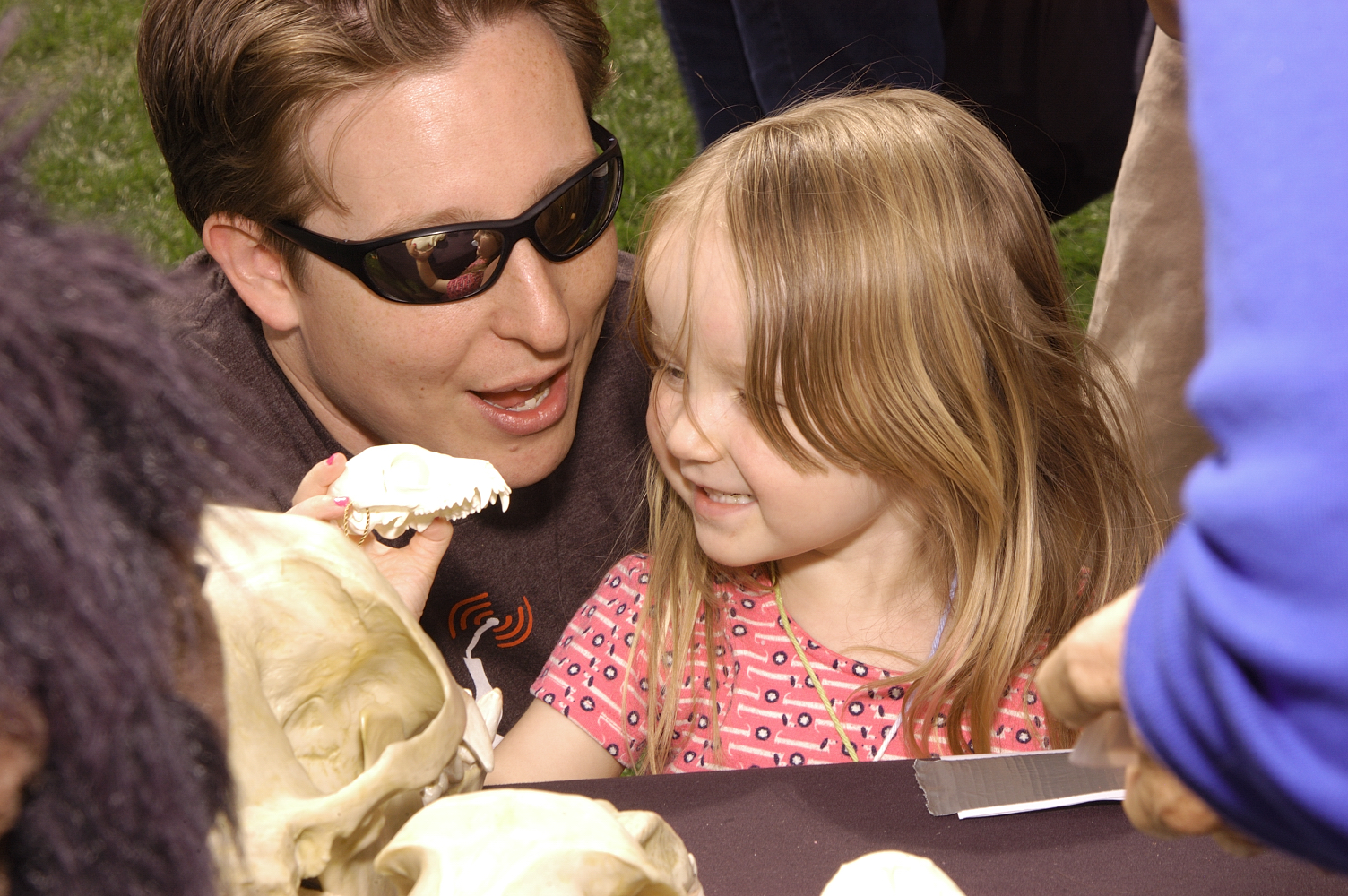 Family examining specimens at Flagstaff Science in the Park